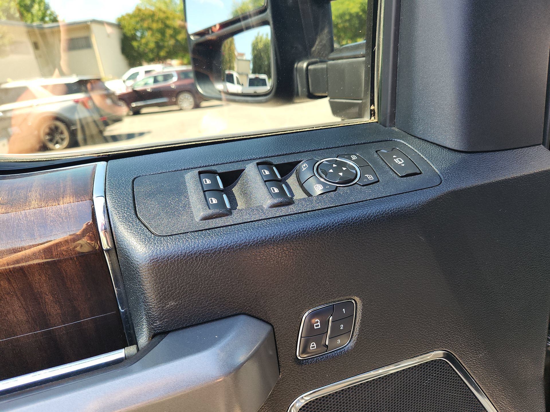 Used 2017 Ford F250 Platinum w/ Platinum Ultimate Package AWD/4WD image 15