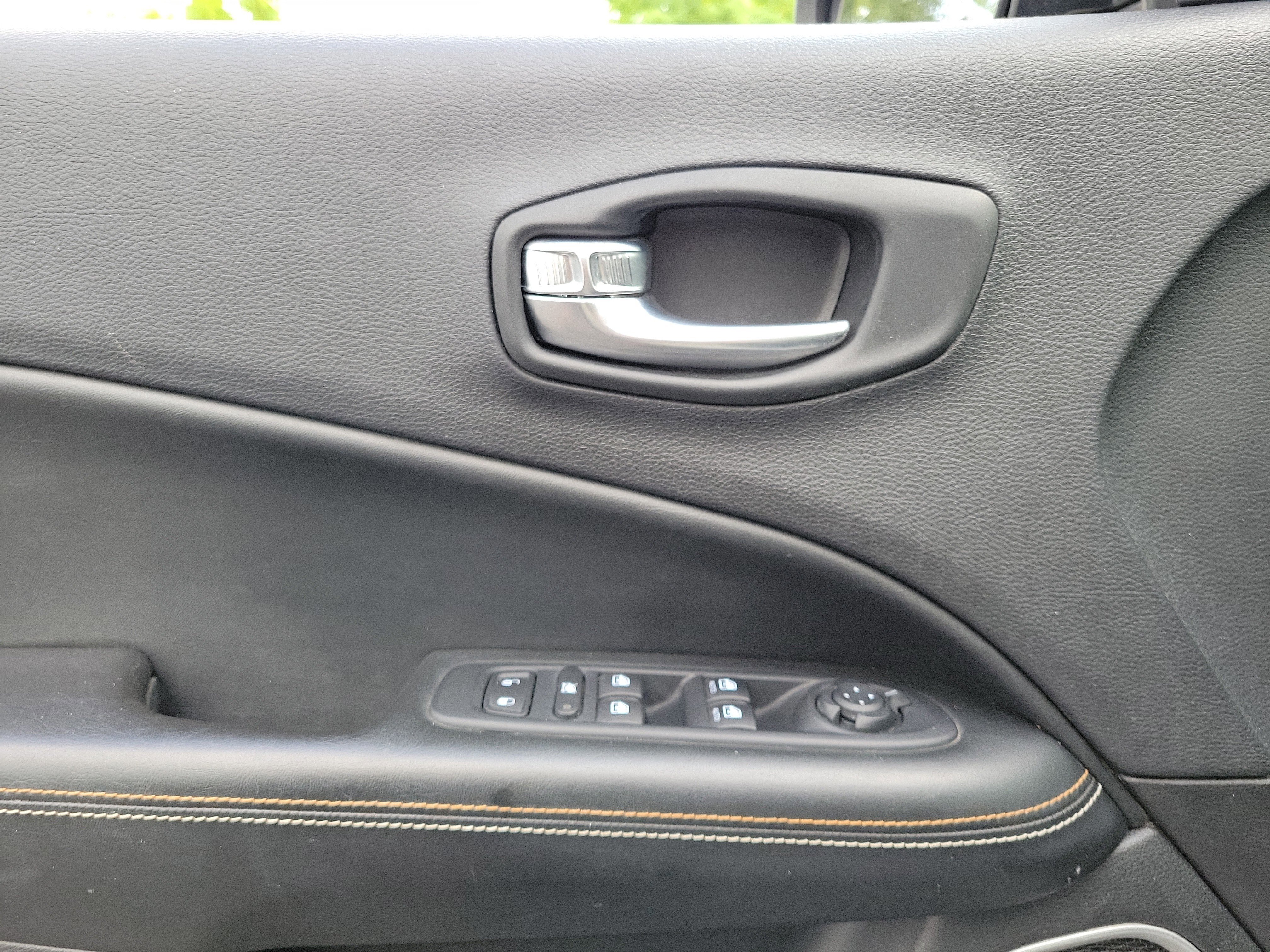 Used 2019 Jeep Compass Sport image 17