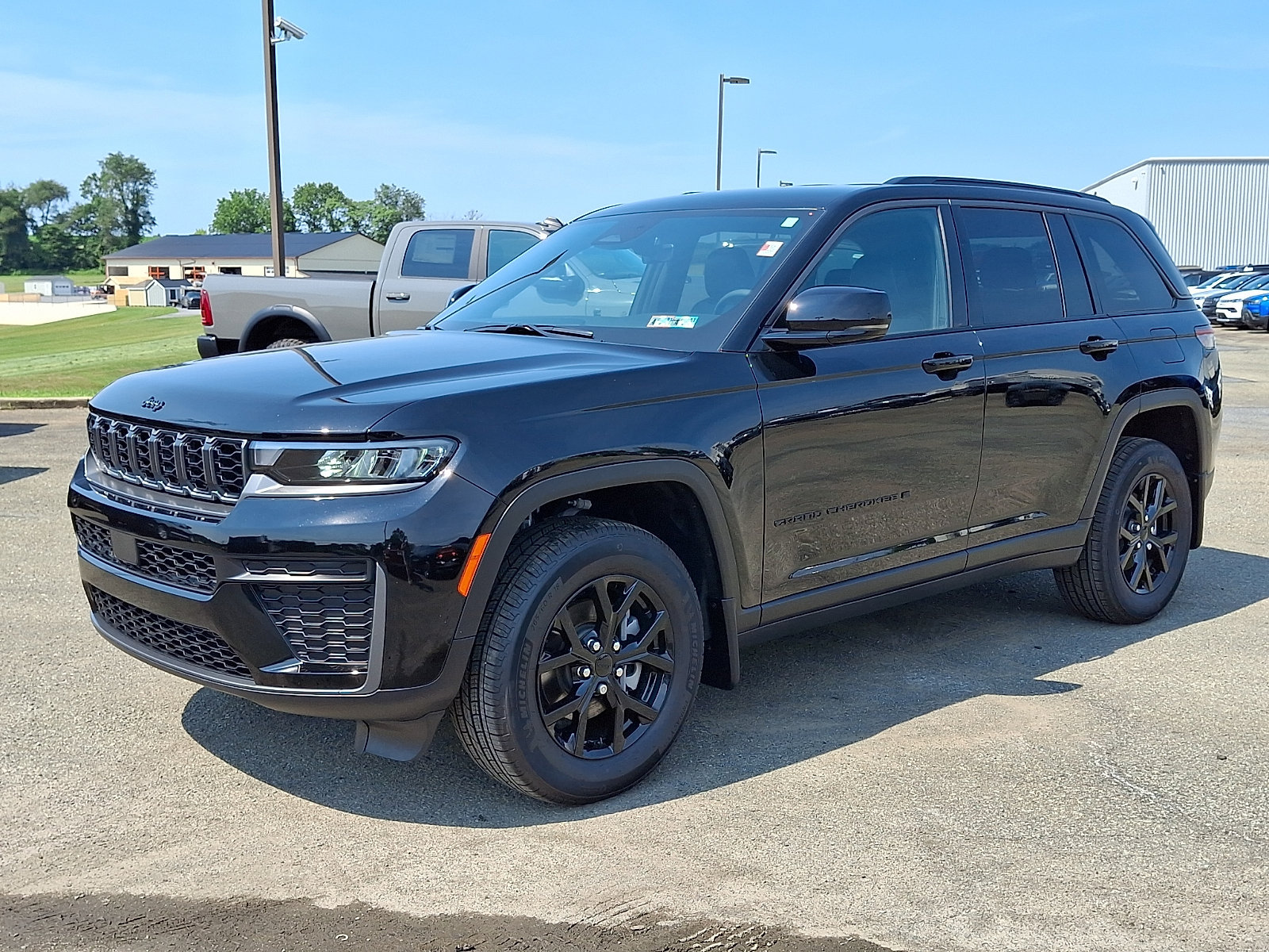 New 2026 Jeep Grand Cherokee Altitude AWD/4WD image 2
