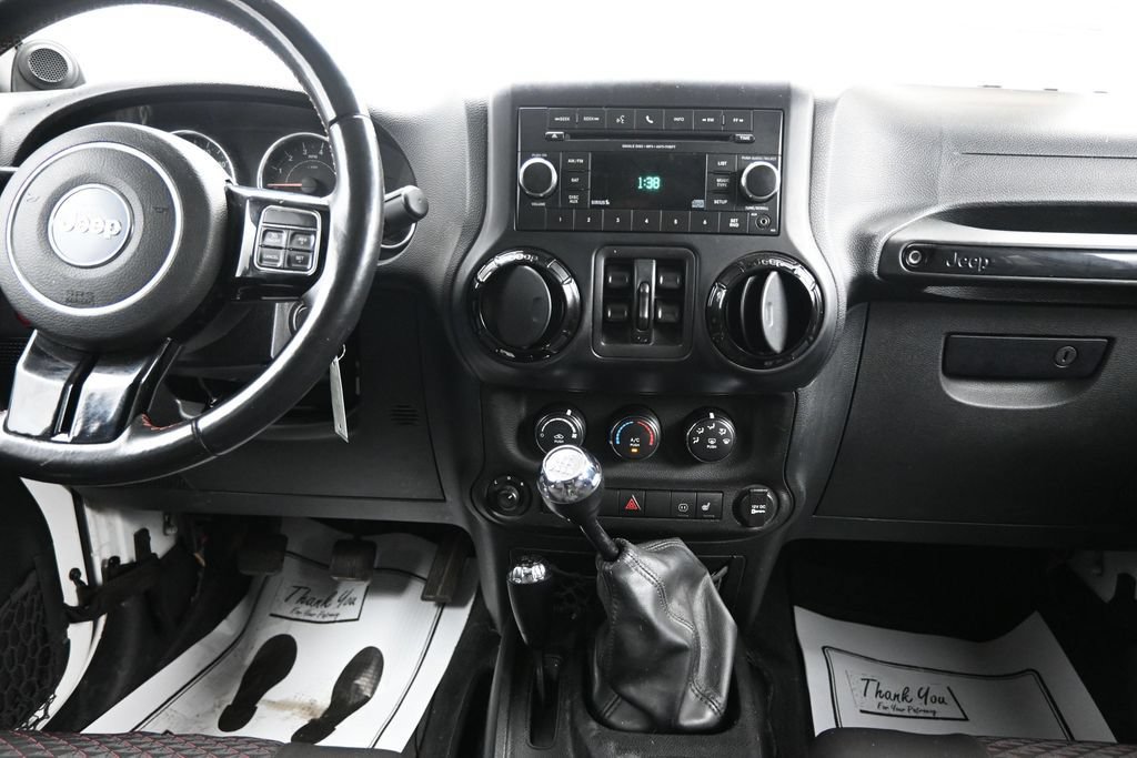 Used 2012 Jeep Wrangler Unlimited Sahara AWD/4WD image 15
