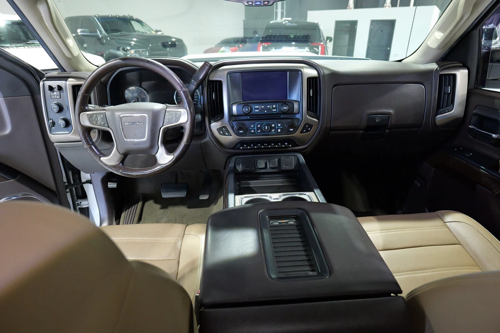 Used 2018 GMC Sierra 2500 Denali w/ Duramax Plus Package AWD/4WD image 18