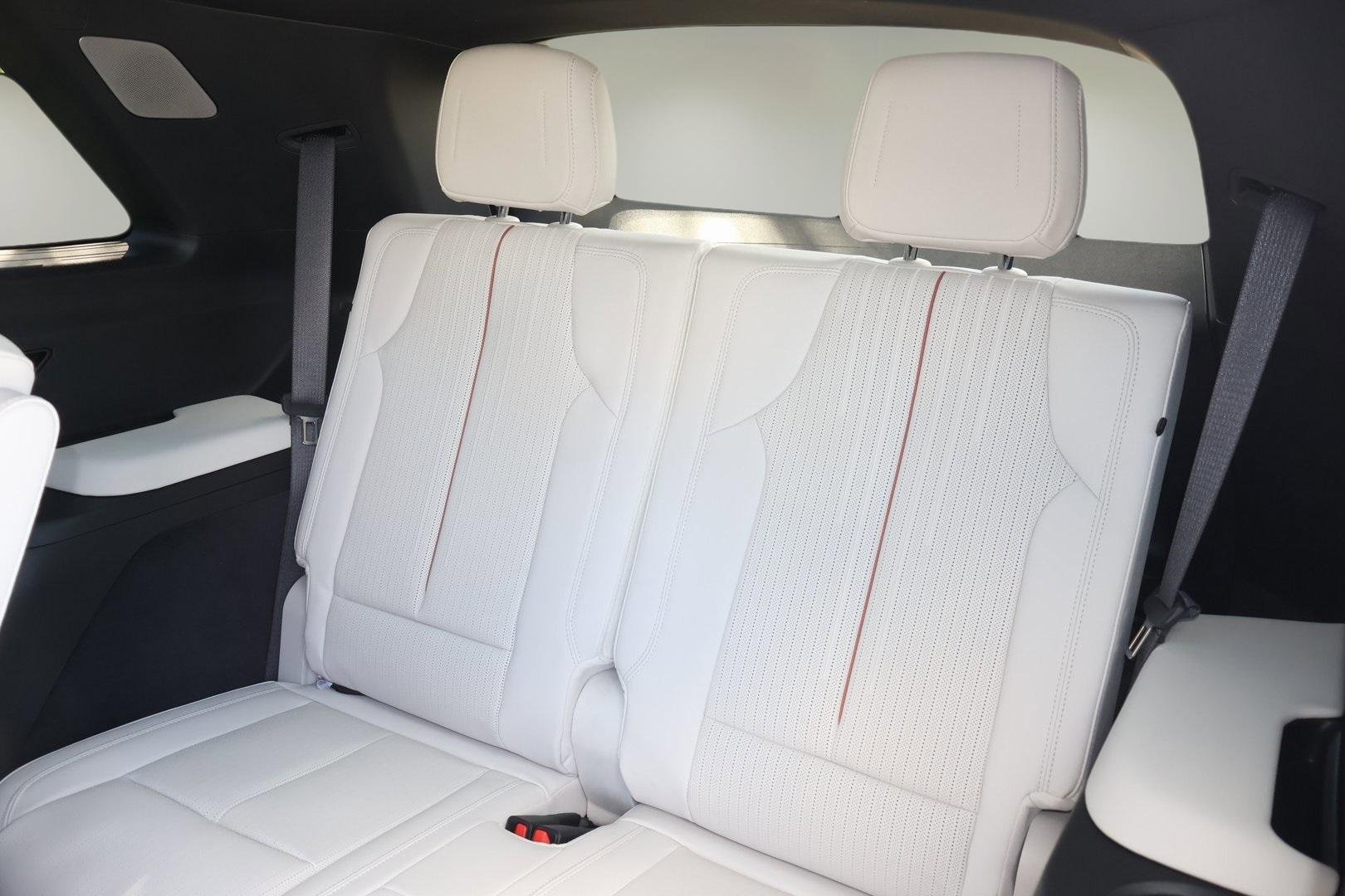 New 2026 Cadillac Vistiq Sport image 17