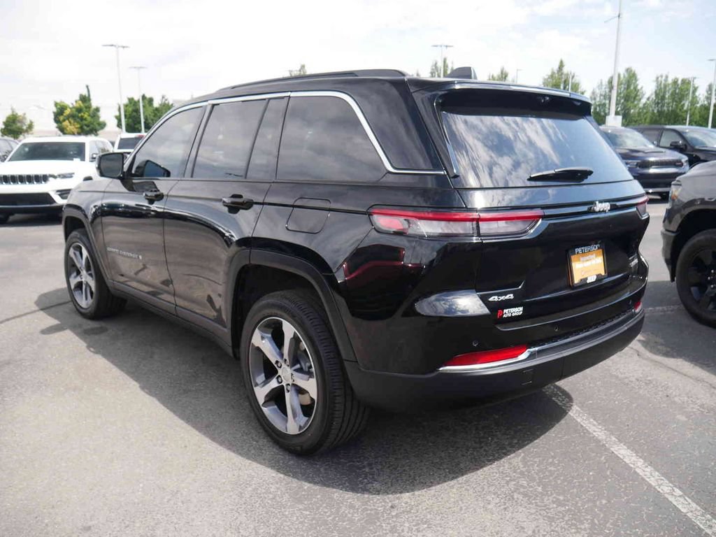 Certified 2025 Jeep Grand Cherokee Limited w/ Luxury Tech Group II AWD/4WD image 18