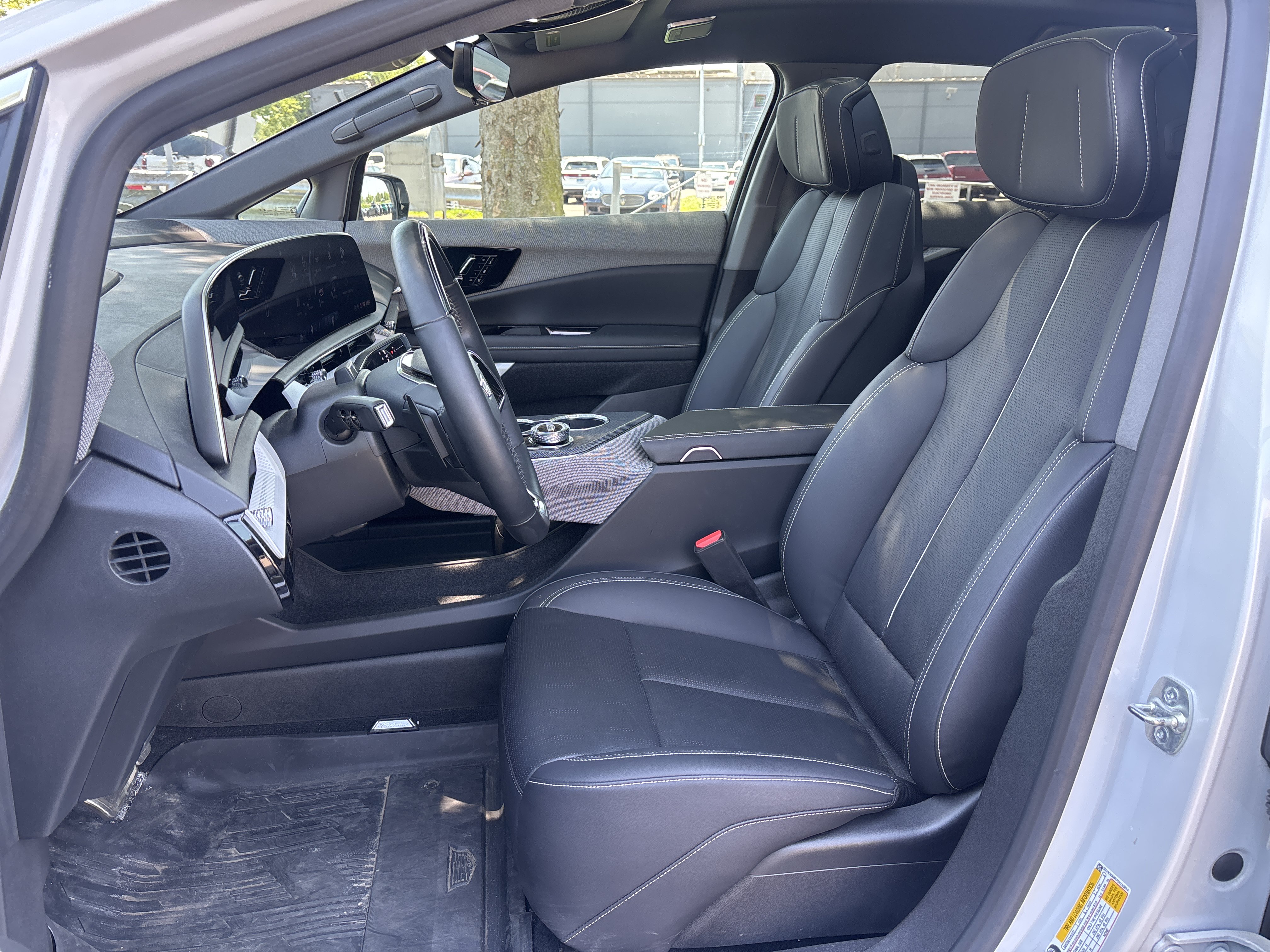 Used 2025 Cadillac Optiq Luxury 2 AWD/4WD image 25