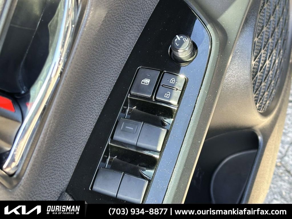 Used 2022 Toyota Prius XLE image 14