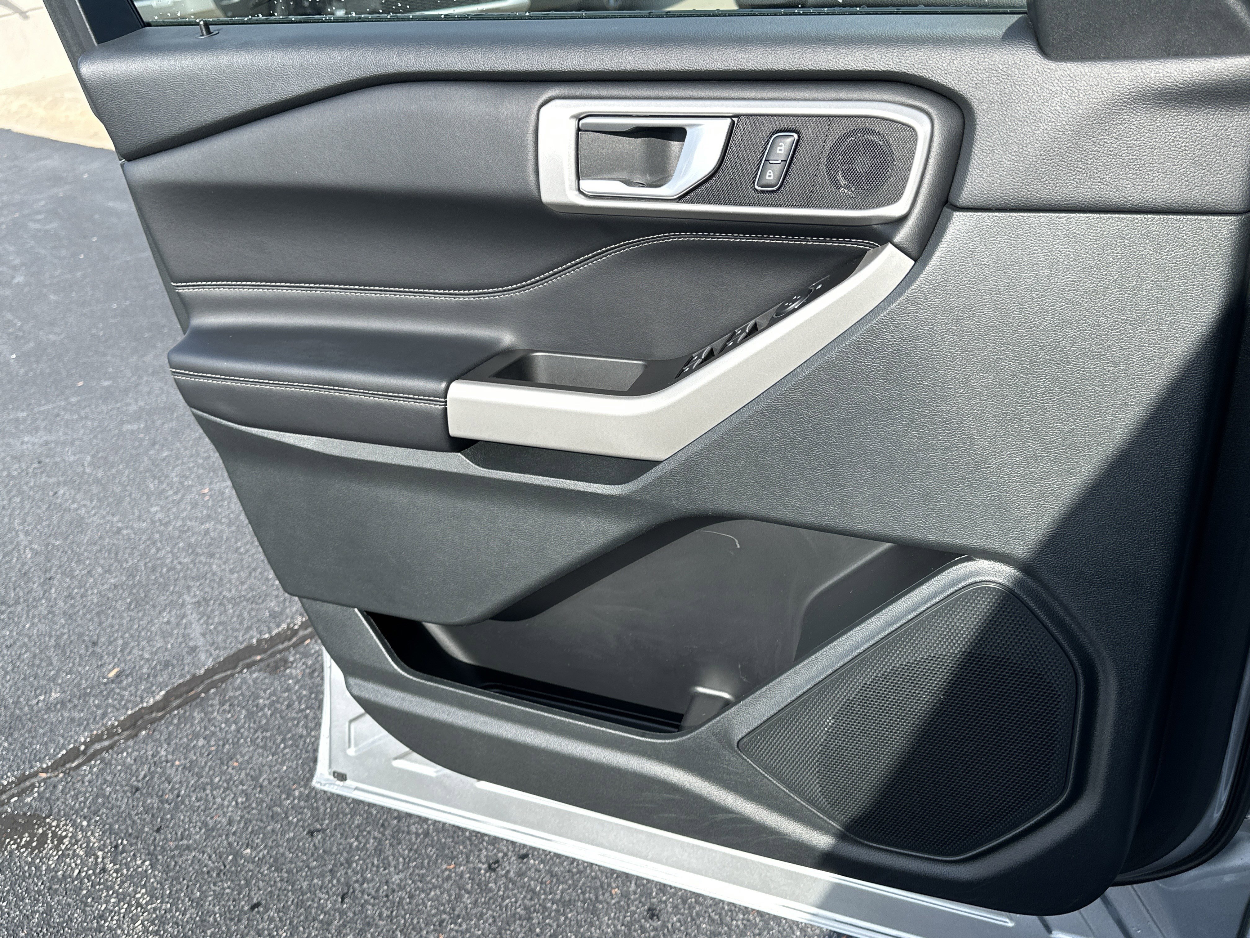 Used 2024 Ford Explorer XLT w/ Equipment Group 202A image 18