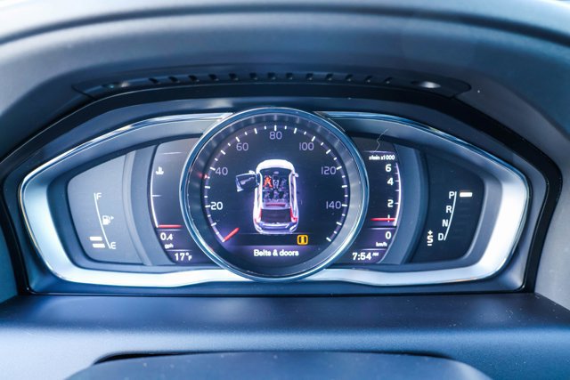 Used 2016 Volvo XC60 T6 Platinum w/ Climate Package image 15