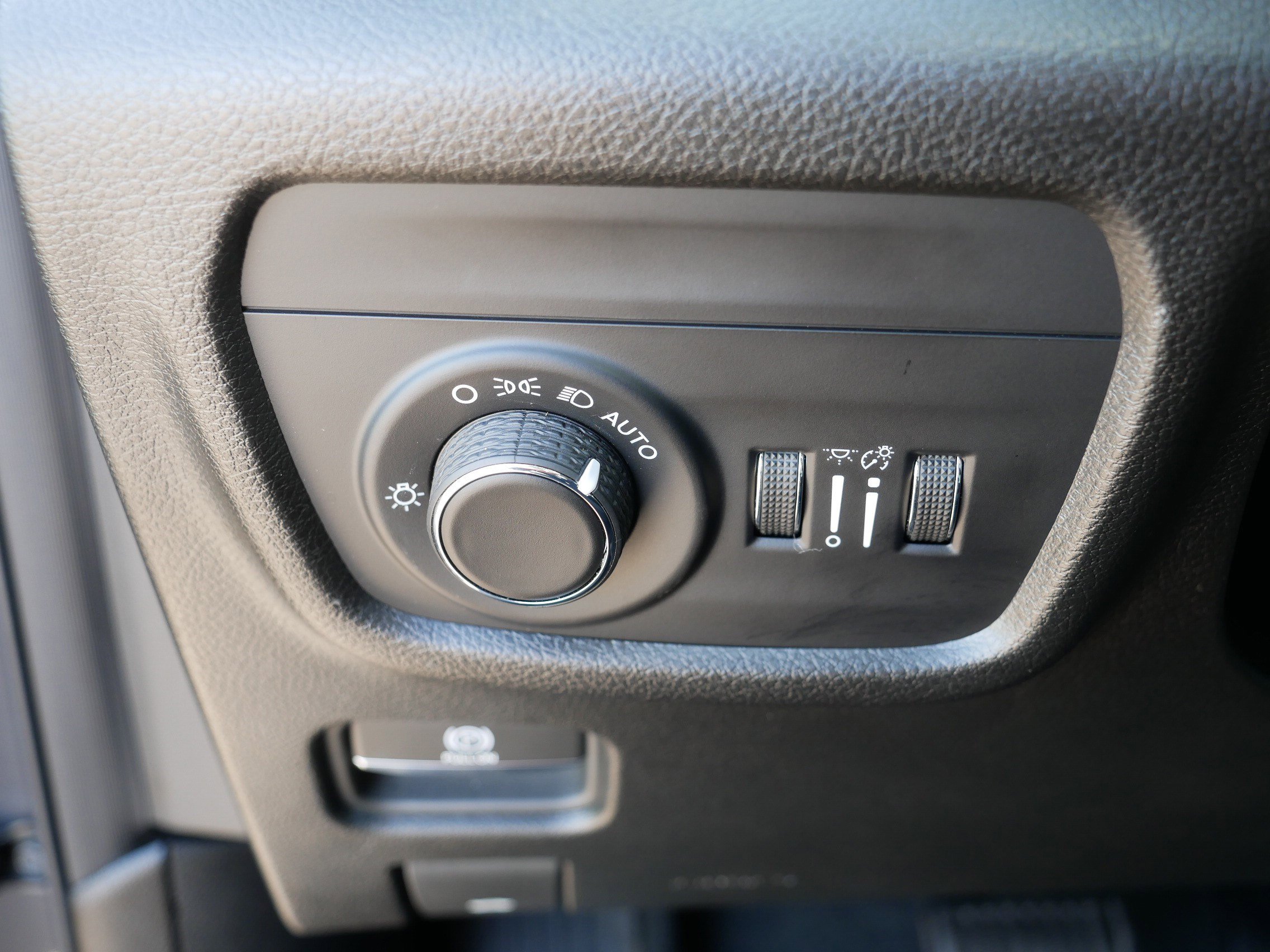 Used 2023 Jeep Grand Cherokee Laredo w/ Luxury Tech Group I image 26