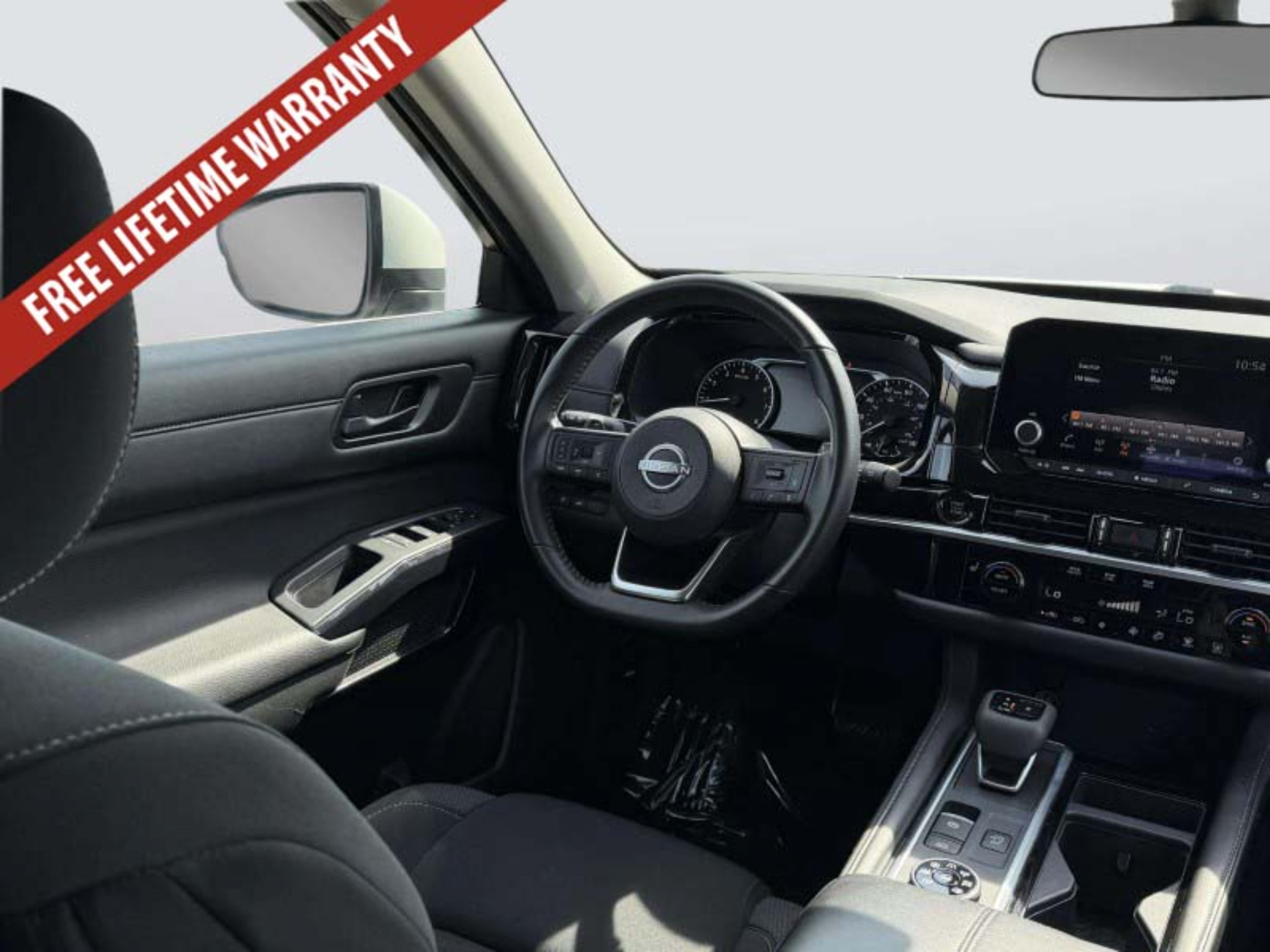 Used 2025 Nissan Pathfinder SV AWD/4WD image 17