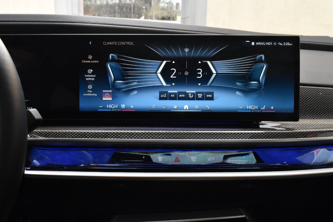 Used 2023 BMW i7 xDrive60 AWD/4WD image 34