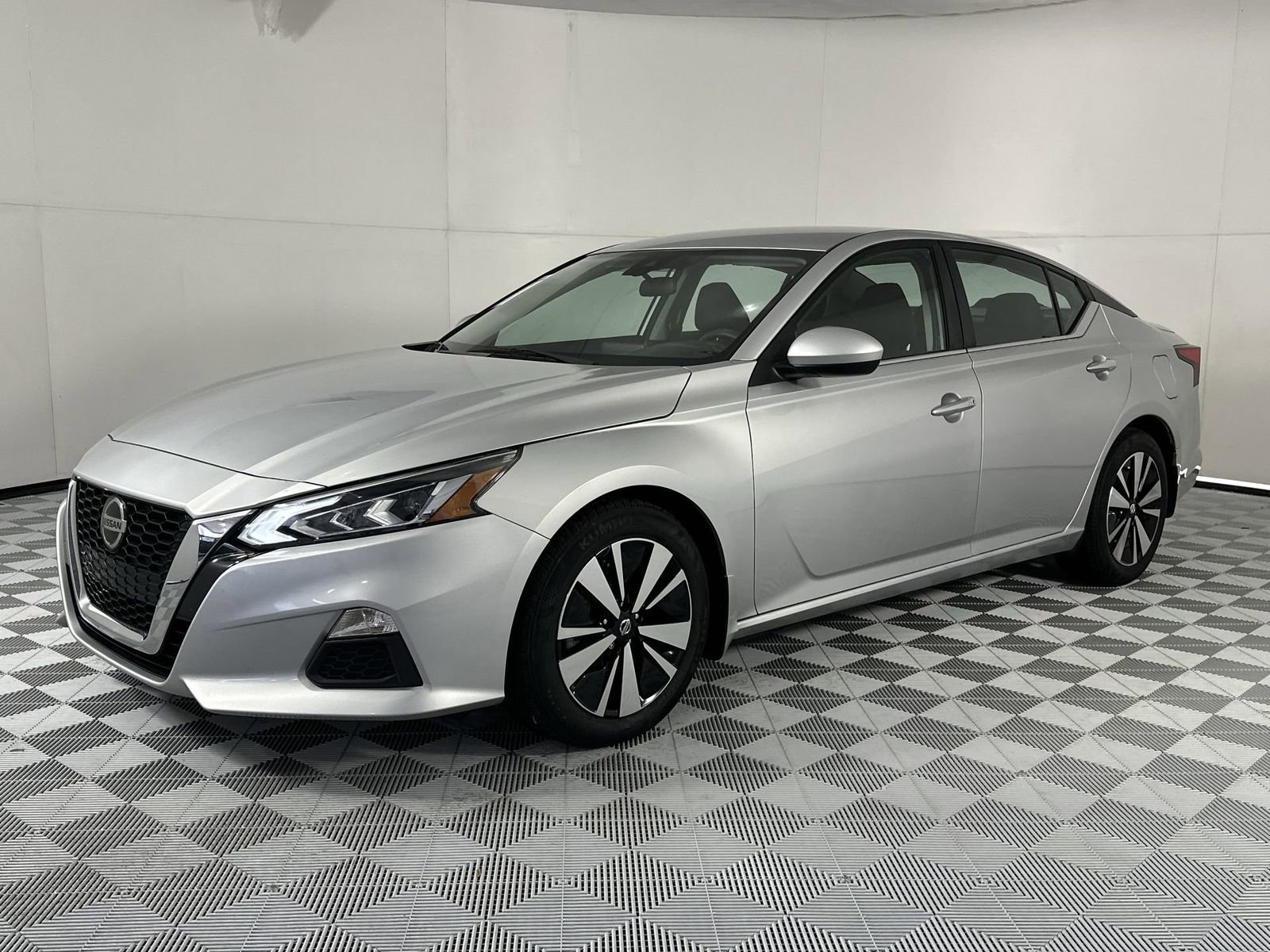 Certified 2021 Nissan Altima 2.5 SV FWD image 4