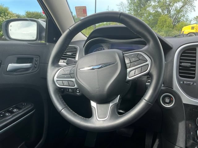Used 2022 Chrysler 300 Touring L w/ Popular Equipment Group AWD/4WD image 22