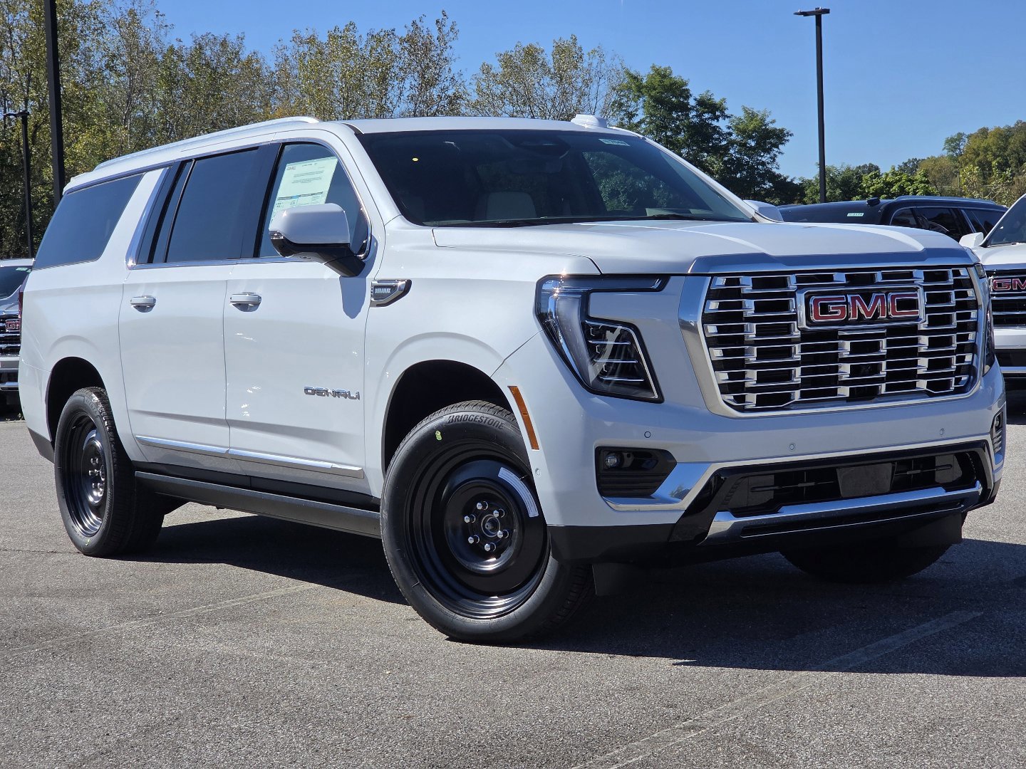 New 2027 GMC Yukon XL Denali w/ Denali Reserve Package AWD/4WD image 3