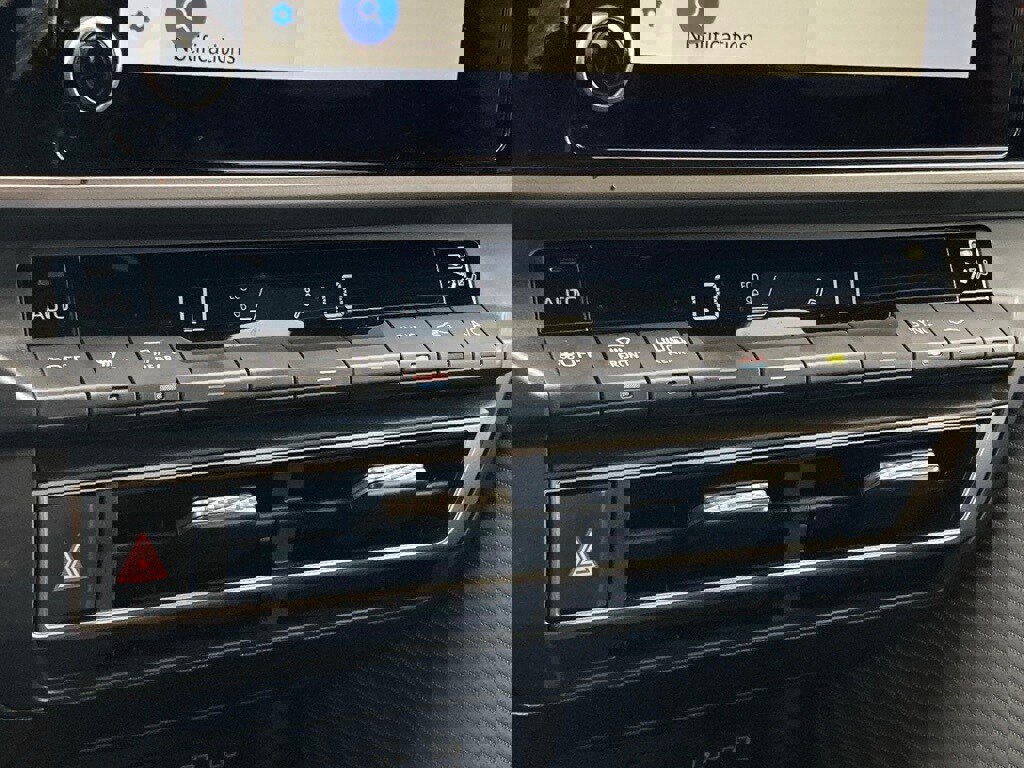 Used 2025 Toyota Camry SE image 23