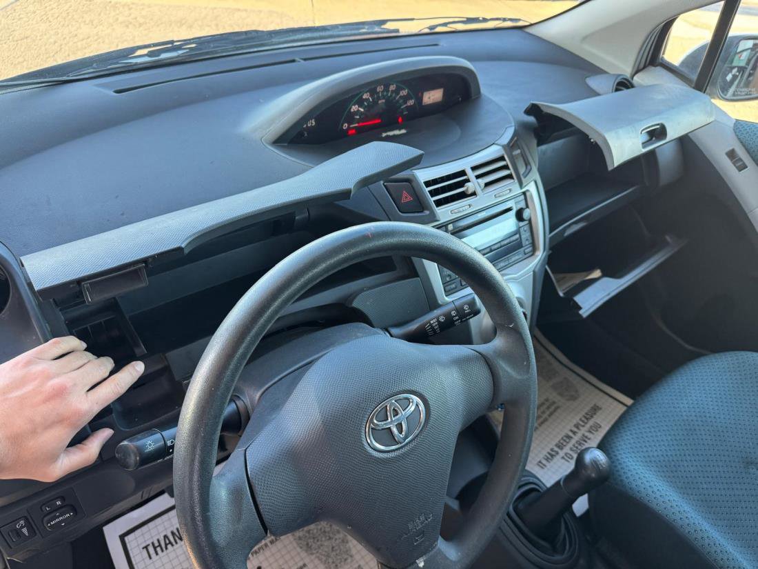 Used 2007 Toyota Yaris 2-Door Hatchback image 9