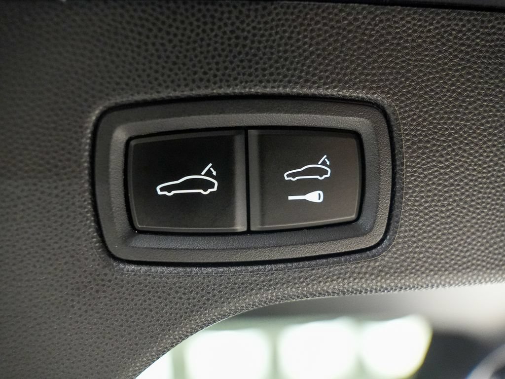 Certified 2024 Porsche Macan 4 Electric AWD/4WD image 33