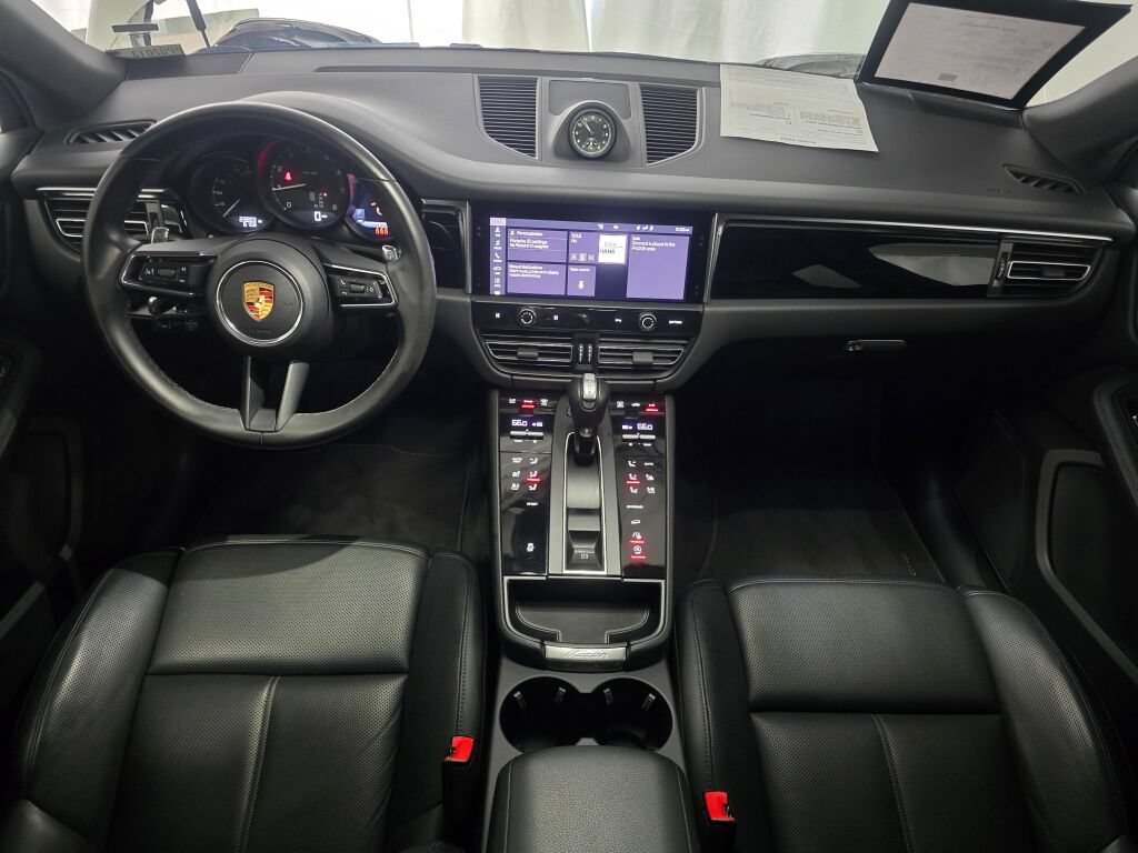 Certified 2024 Porsche Macan AWD/4WD image 18