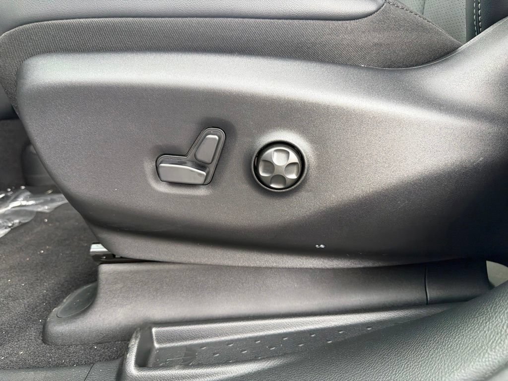 New 2027 Chrysler Pacifica Select AWD/4WD image 13