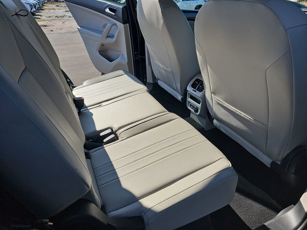 Used 2024 Volkswagen Tiguan SE image 13