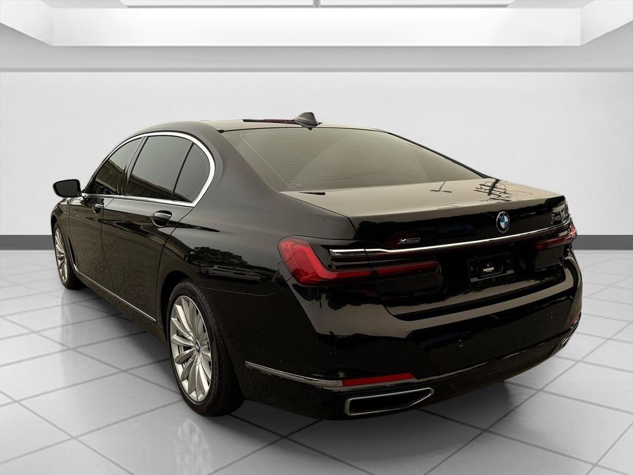 Used 2022 BMW 740i xDrive w/ Premium Package AWD/4WD image 10