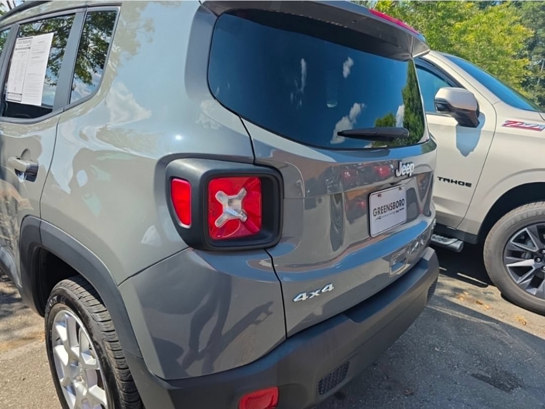 Used 2021 Jeep Renegade Latitude w/ Sun & Sound Group AWD/4WD image 8
