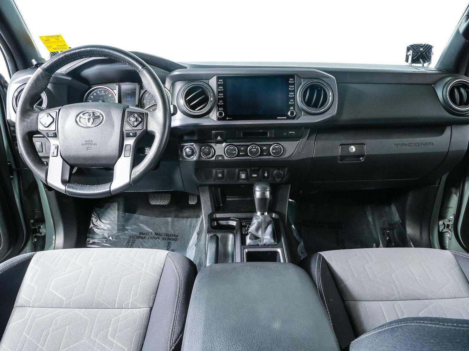 Used 2022 Toyota Tacoma TRD Off-Road AWD/4WD image 17