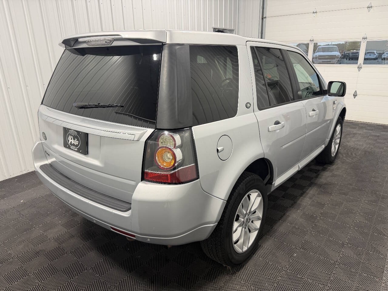 Used 2013 Land Rover LR2 HSE AWD/4WD image 3