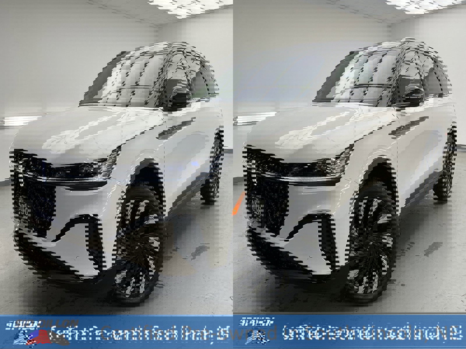 Used 2025 Lincoln Nautilus Reserve w/ Jet Appearance Package image 1