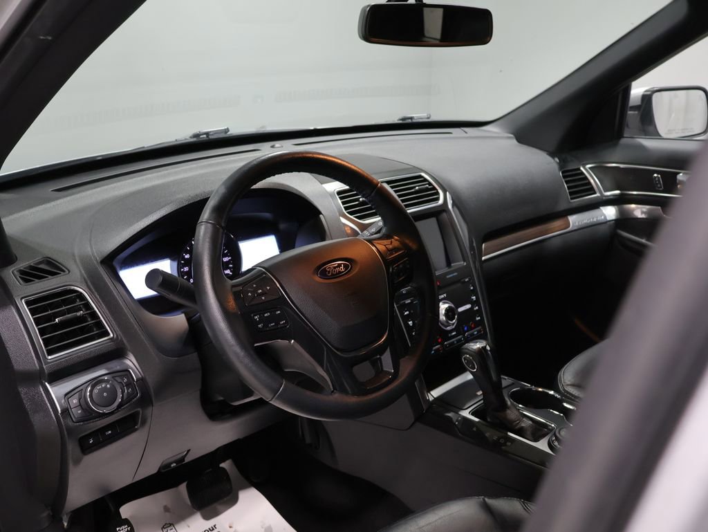 Used 2019 Ford Explorer Limited w/ Class III Trailer Tow Package image 15