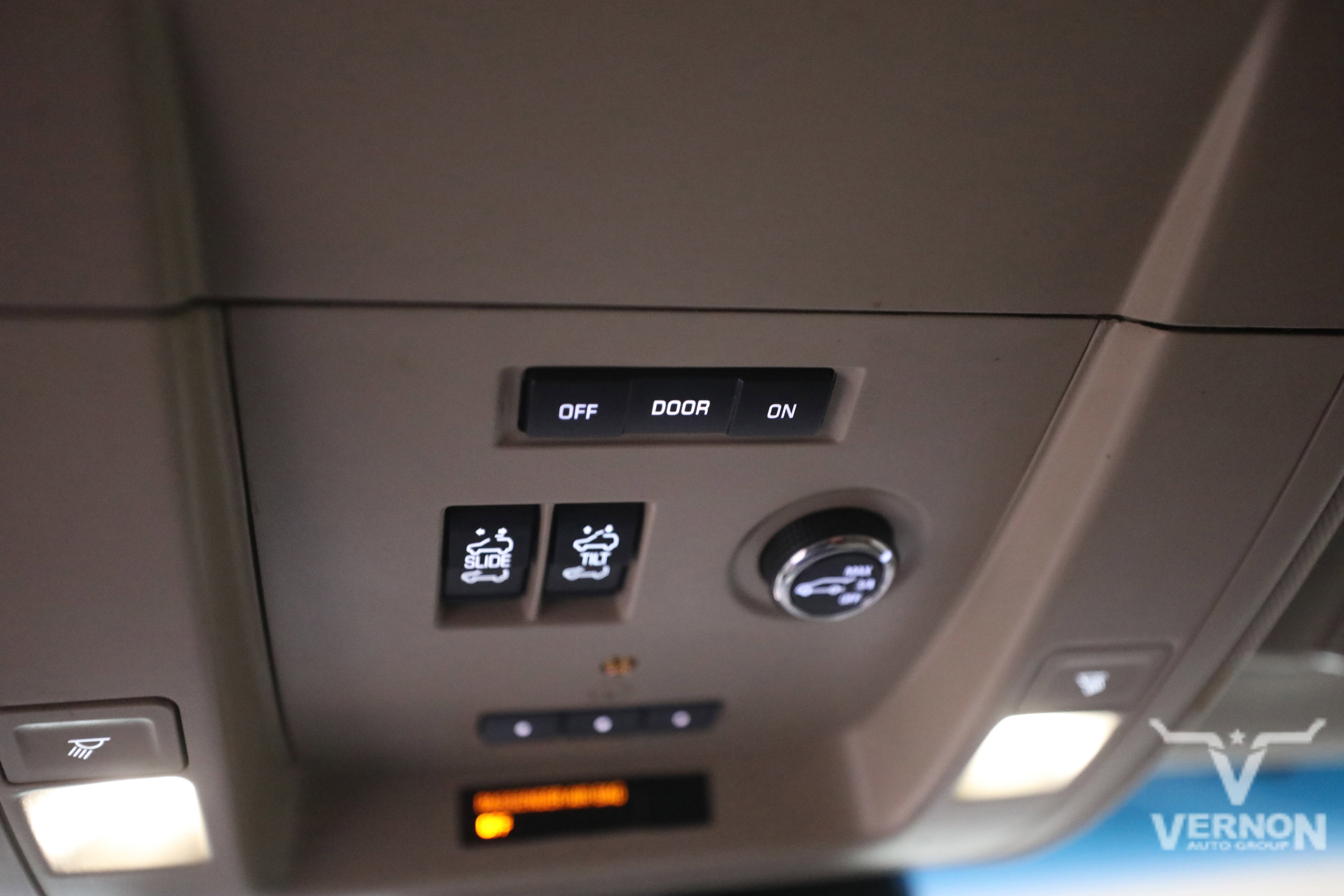 Used 2016 Chevrolet Suburban LTZ image 28