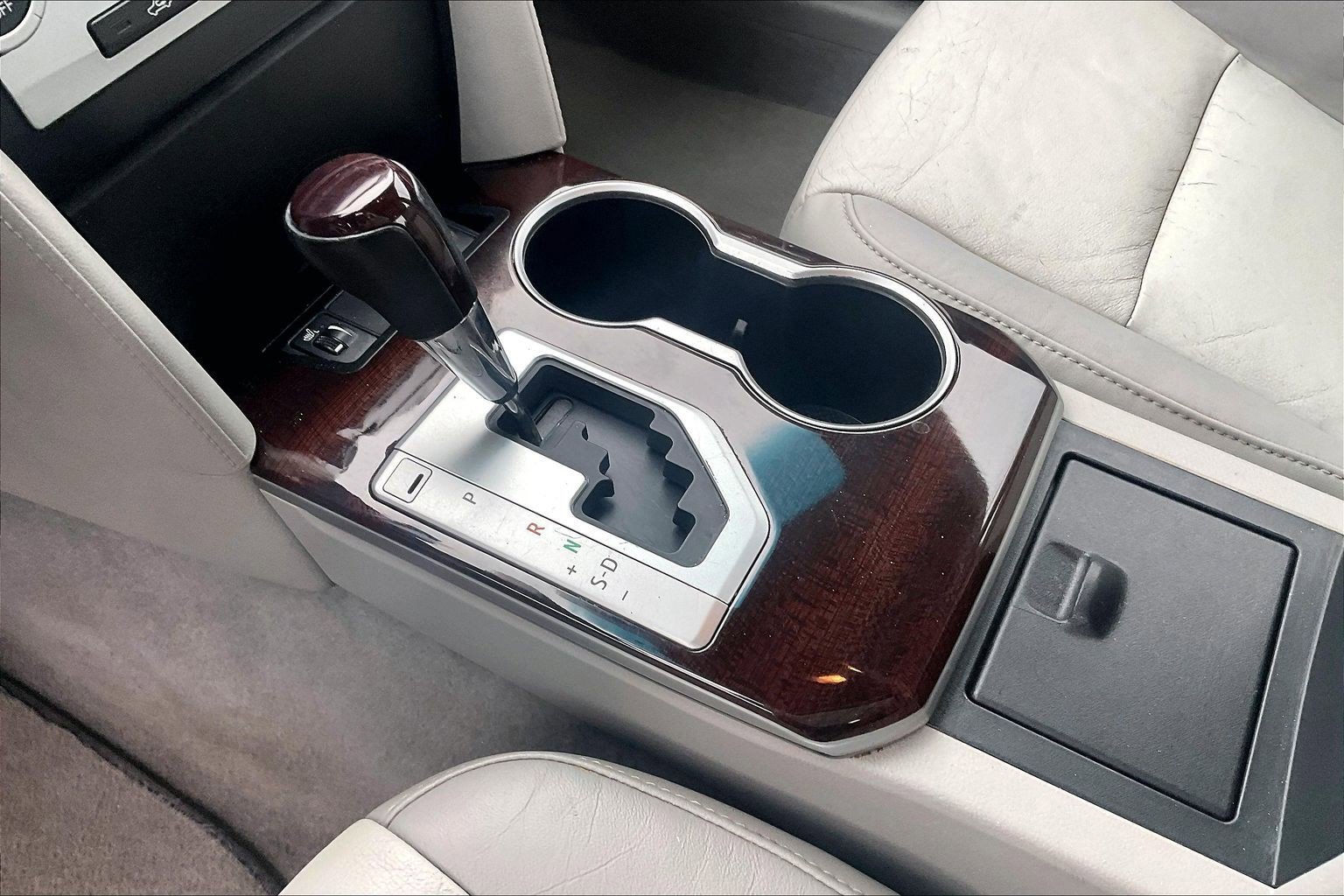 Used 2014 Toyota Camry XLE w/ Leather Package image 14