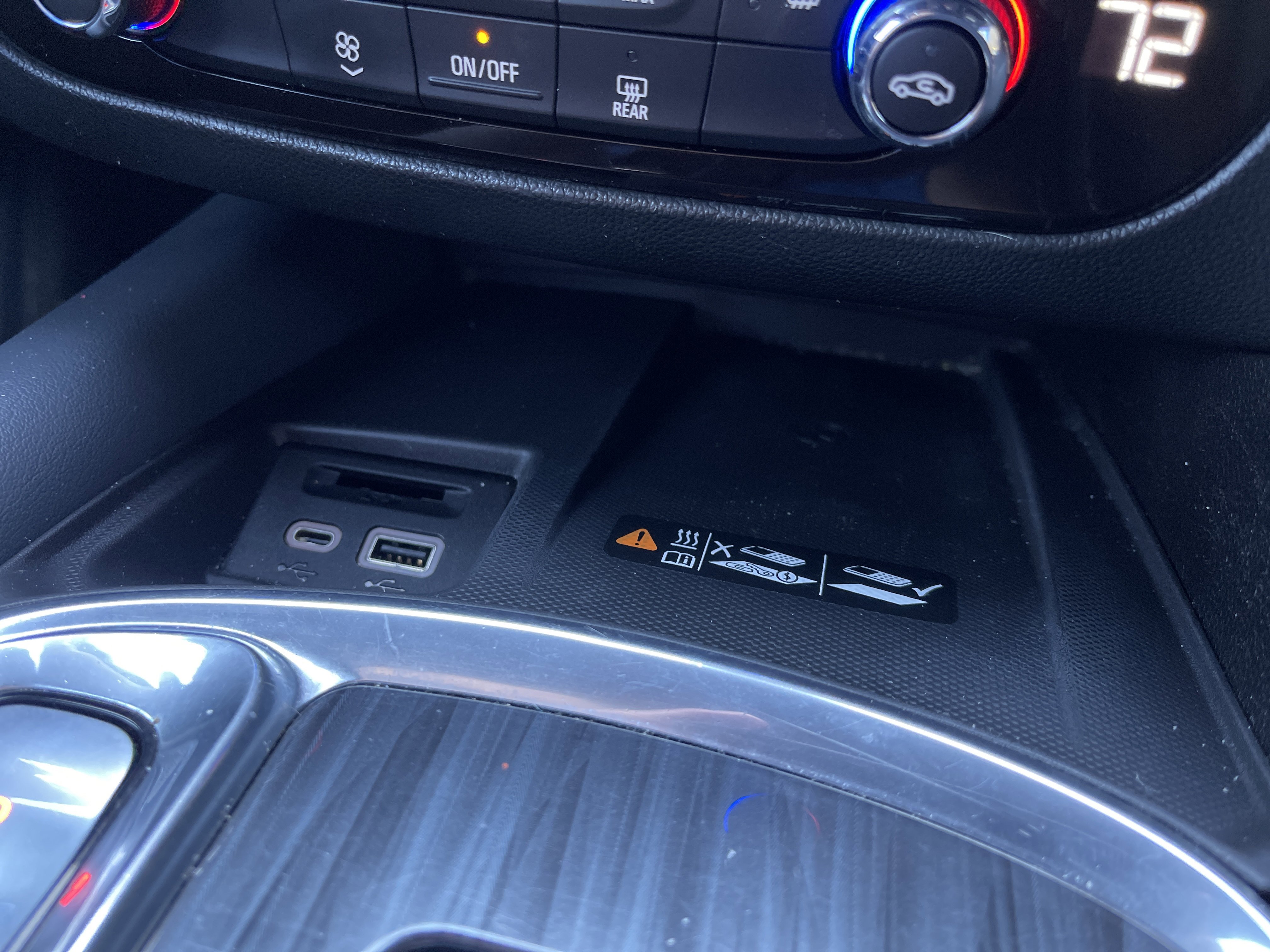 Used 2023 Buick Enclave Essence image 30