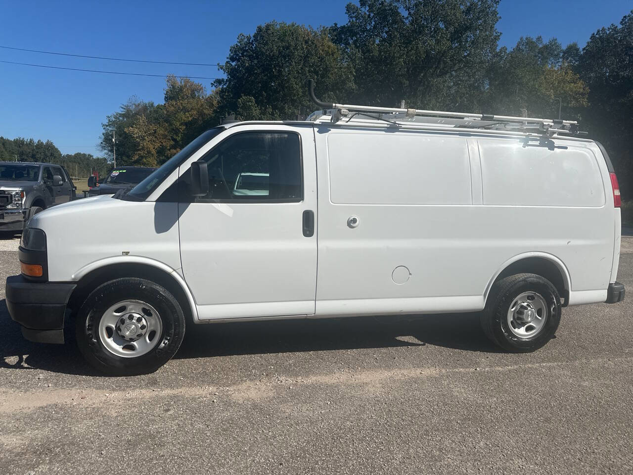 Used 2018 Chevrolet Express 2500 w/ Driver Convenience Package image 2