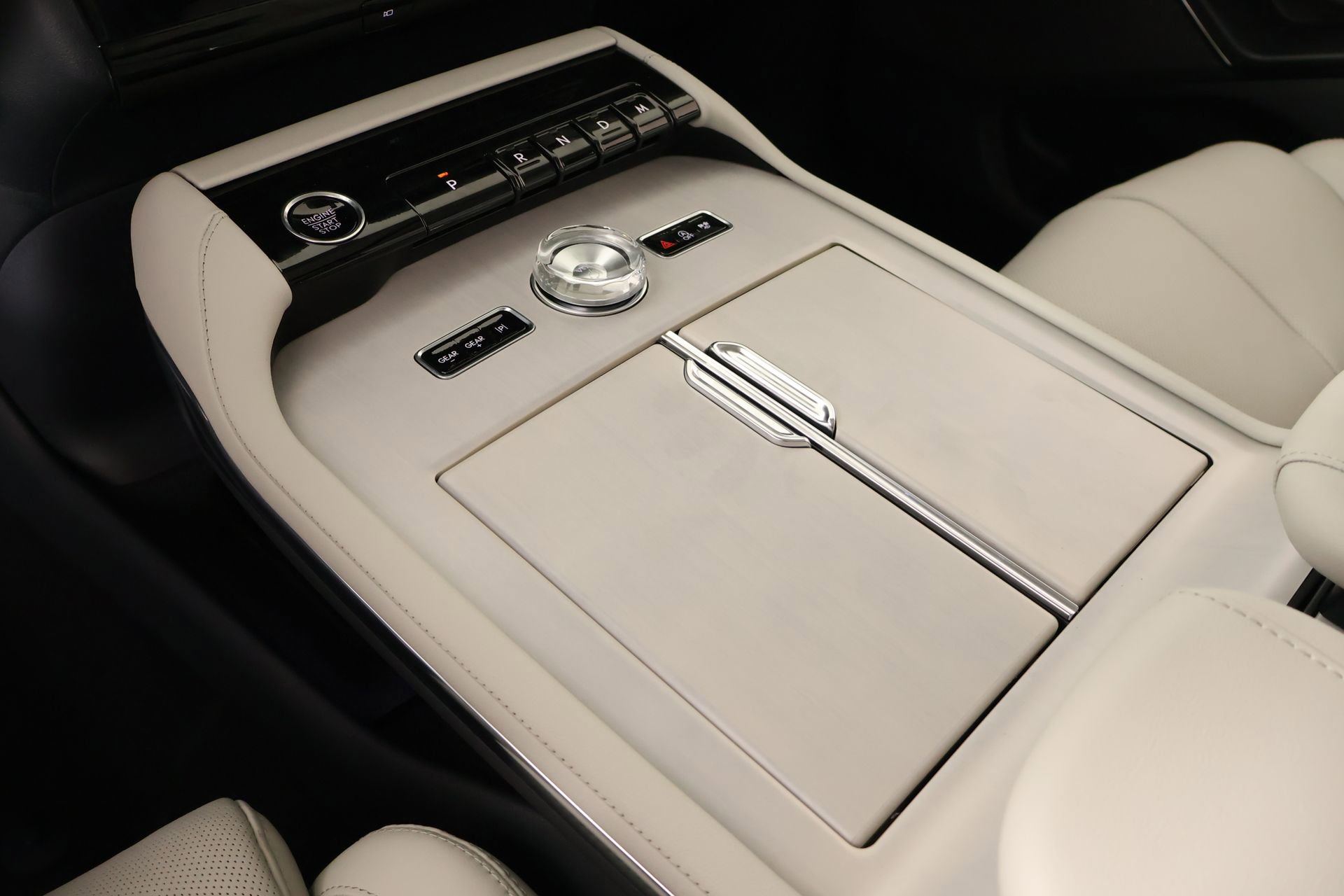 New 2026 Lincoln Navigator L Reserve AWD/4WD image 9