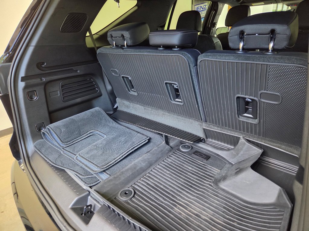 Used 2026 Chevrolet Traverse High Country w/ LPO, Floor Liner Package AWD/4WD image 13