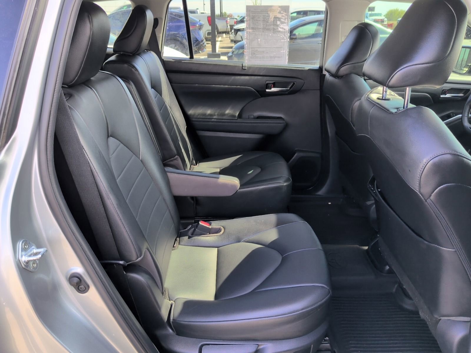 Used 2021 Toyota Highlander XLE AWD/4WD image 13