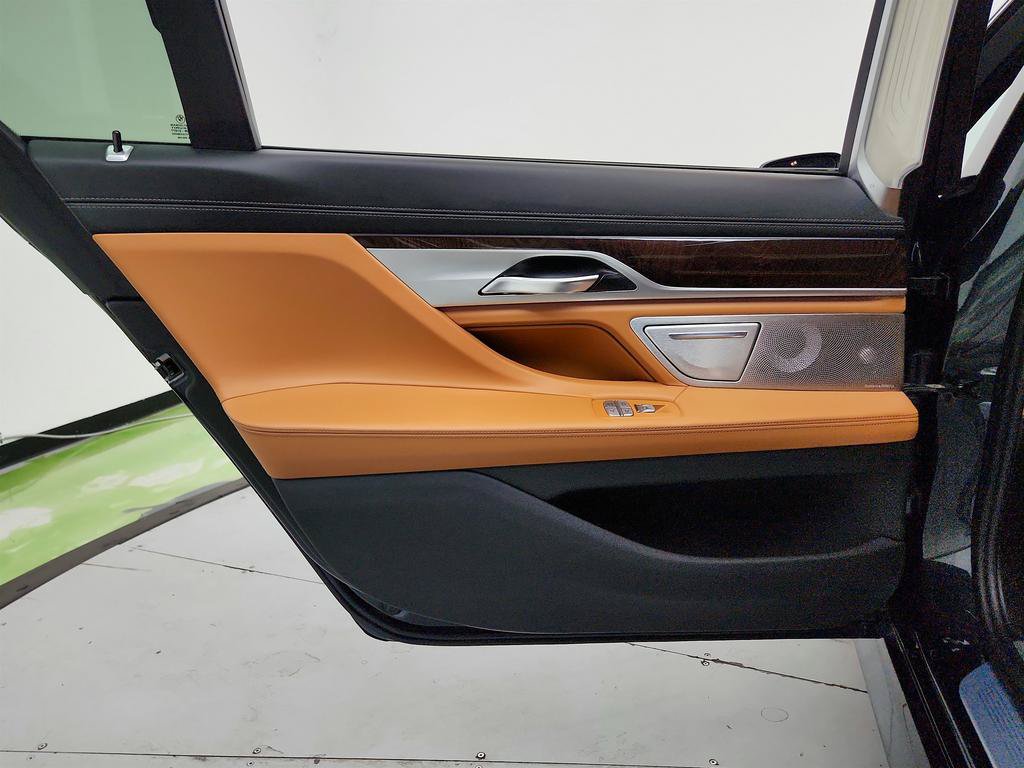 Used 2018 BMW 750i RWD image 26