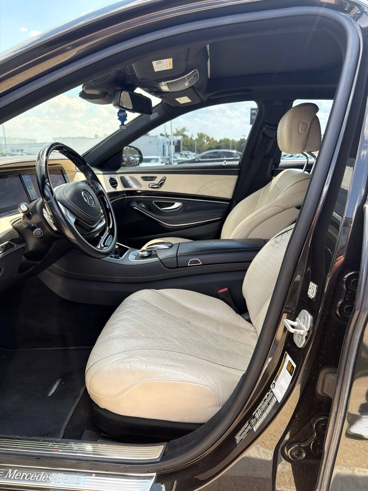 Used 2015 Mercedes-Benz S 550 Sedan w/ Sport Package image 10