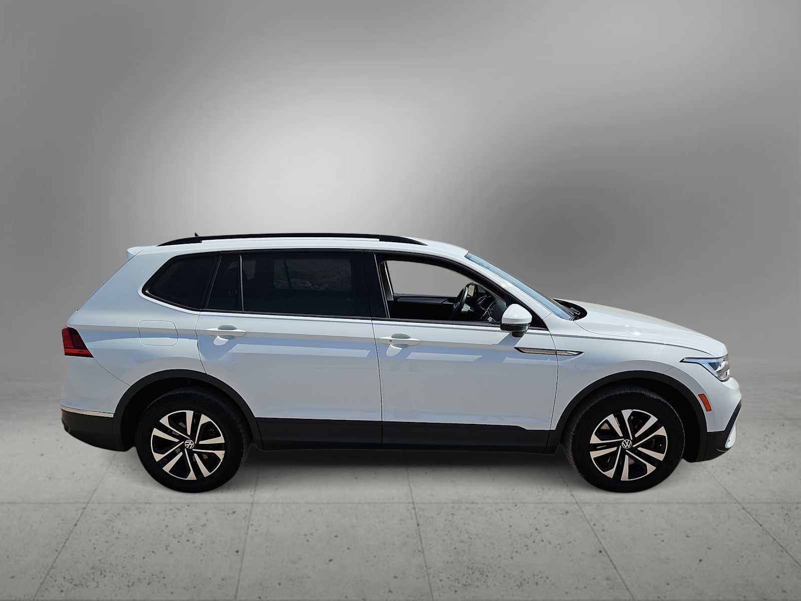 Used 2022 Volkswagen Tiguan S image 9