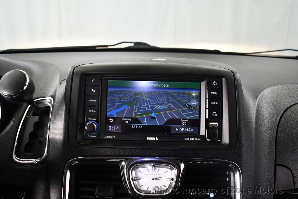 Used 2014 Chrysler Town & Country Touring-L image 24