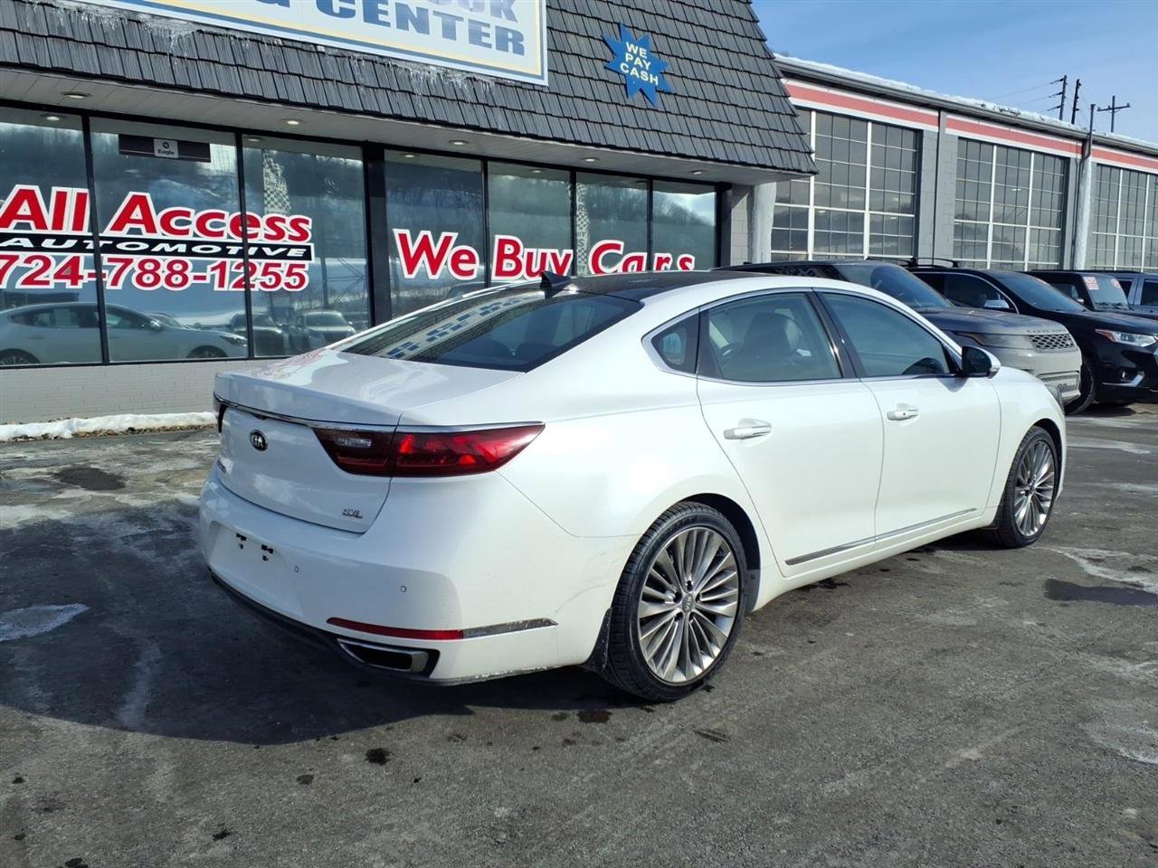 Used 2018 Kia Cadenza Limited image 2