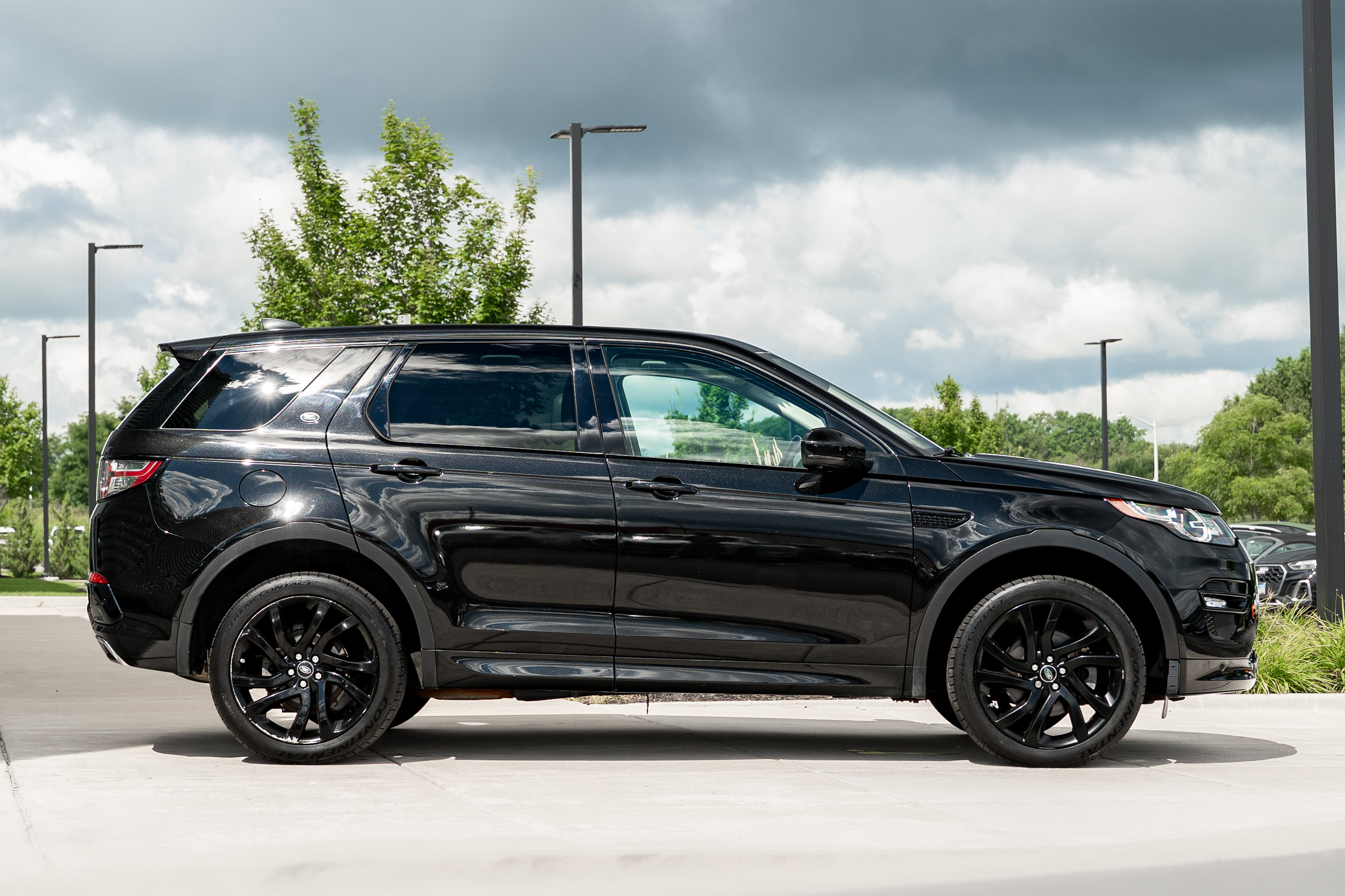 Used 2017 Land Rover Discovery Sport HSE Luxury AWD/4WD image 2