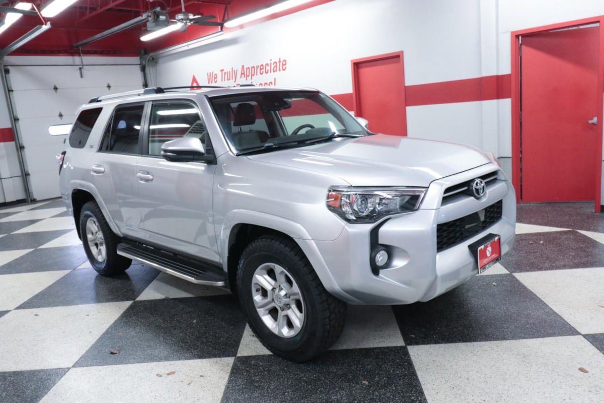 Used 2020 Toyota 4Runner SR5 Premium w/ Moonroof Package RWD image 3