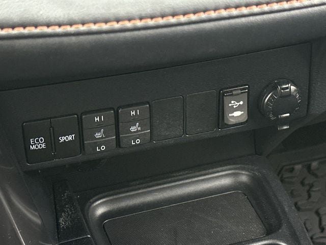 Used 2018 Toyota RAV4 SE w/ Power Extra Value Package FWD image 21