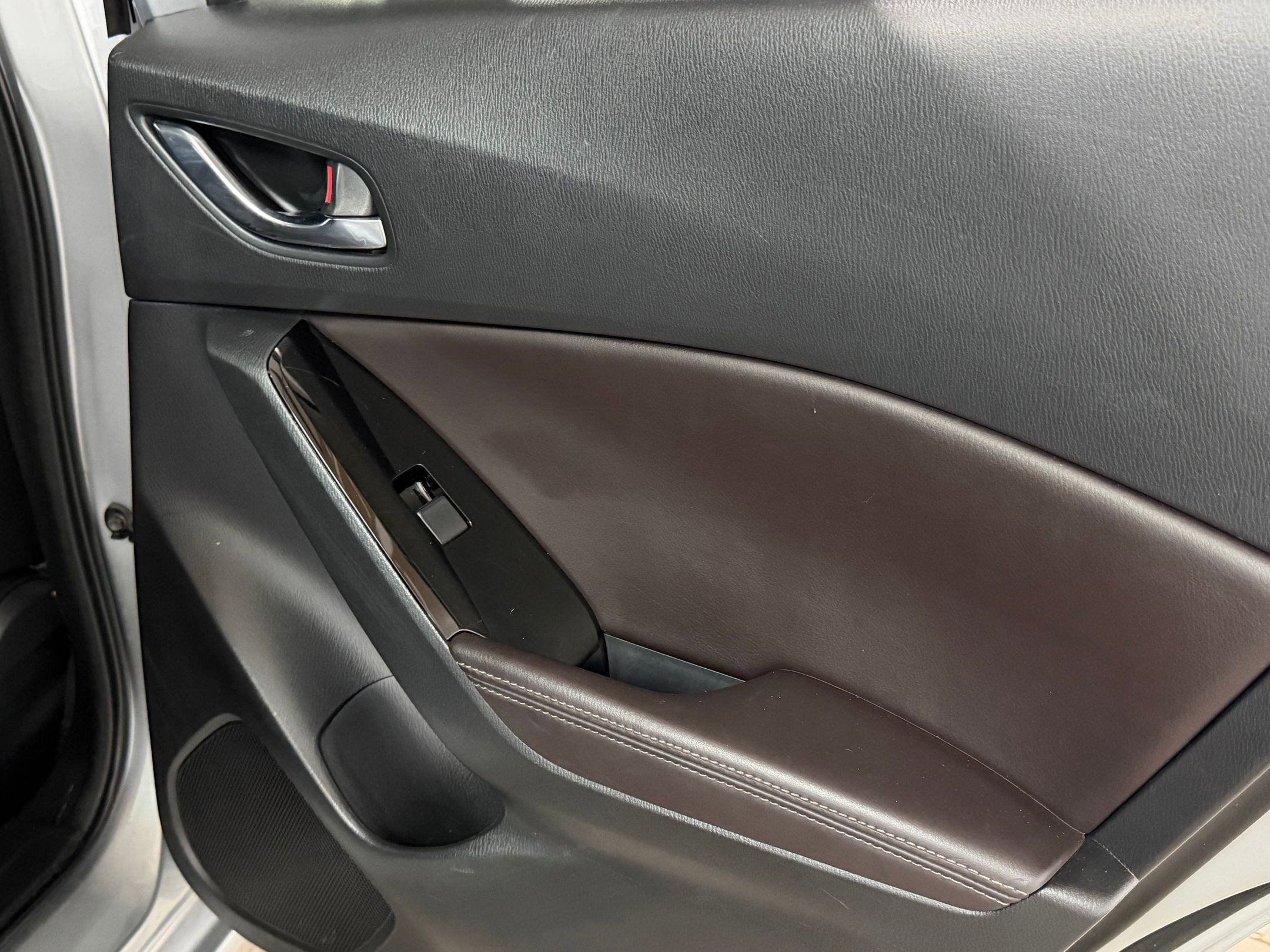 Used 2018 MAZDA MAZDA3 Touring FWD image 37