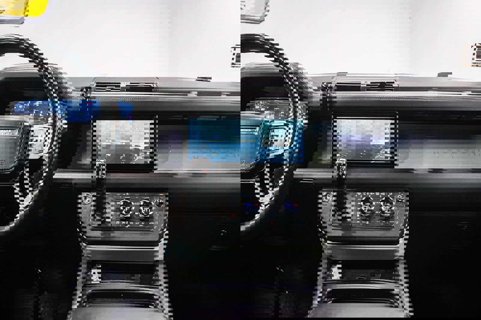 Used 2020 Land Rover Defender 110 HSE image 13