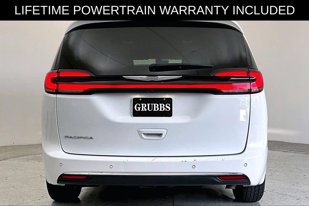Used 2024 Chrysler Pacifica Touring-L FWD image 5
