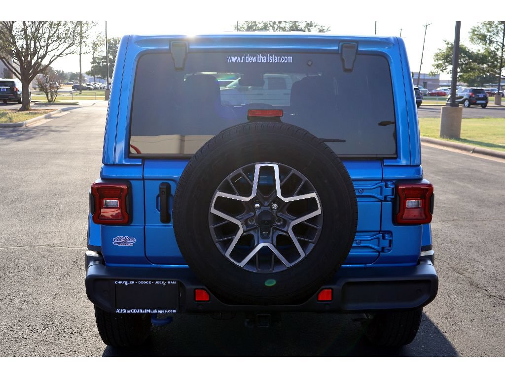 Used 2024 Jeep Wrangler Unlimited Sahara w/ Technology Group AWD/4WD image 15