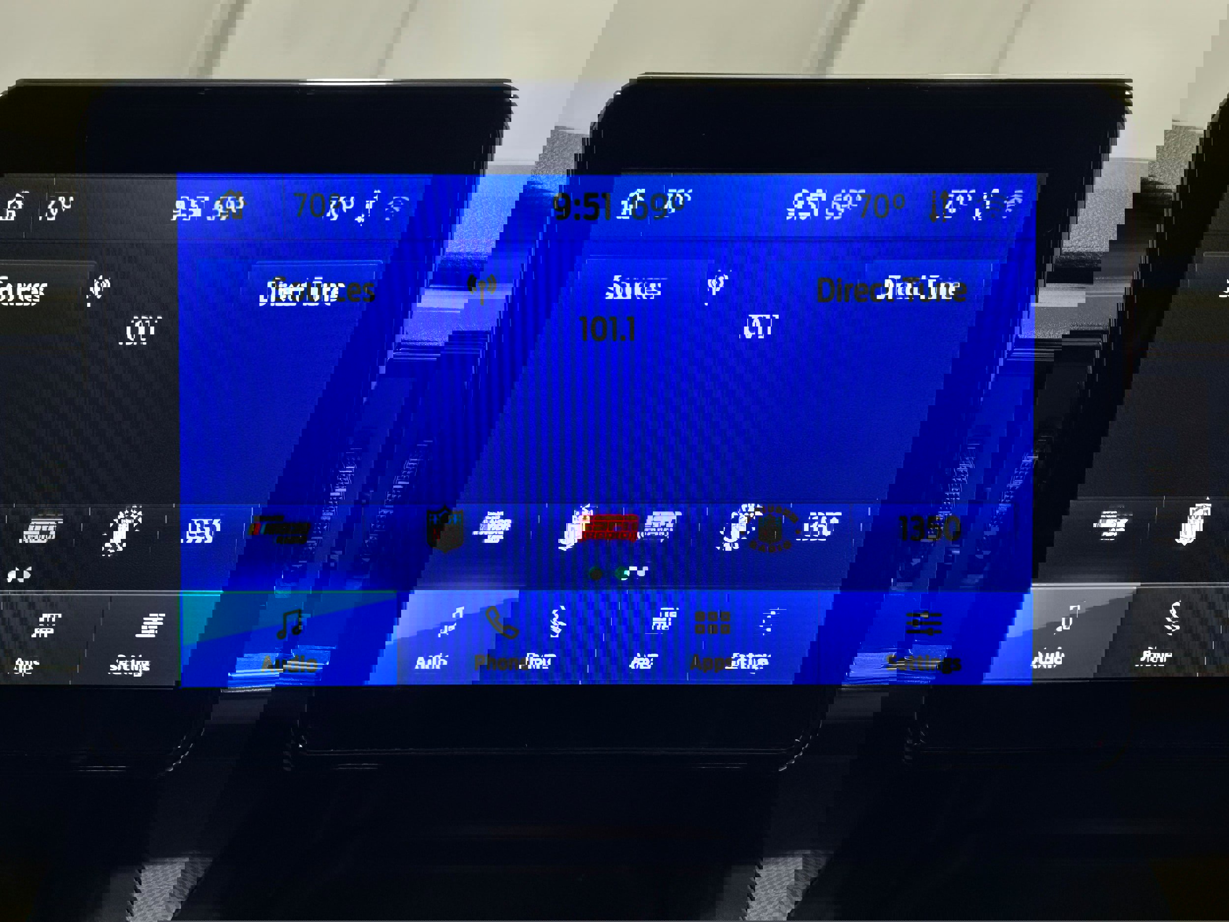 Used 2020 Ford Explorer XLT w/ Equipment Group 202A image 6