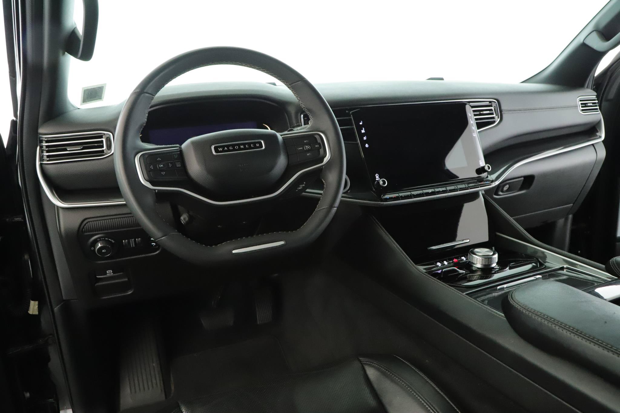 Used 2022 Jeep Wagoneer Series I AWD/4WD image 2
